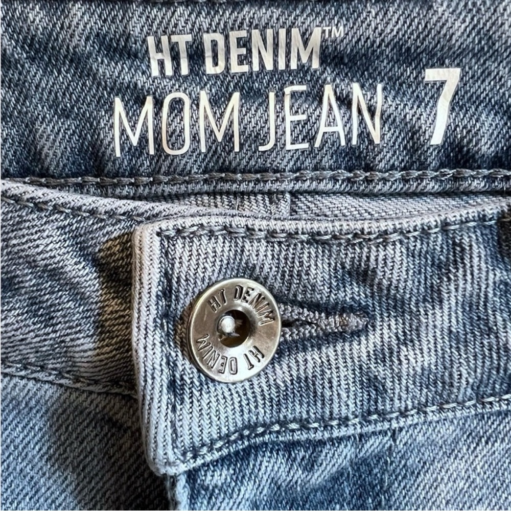 Hot Topic Strawberry Embroidered Mom Jean Size 7 - Picture 3 of 8